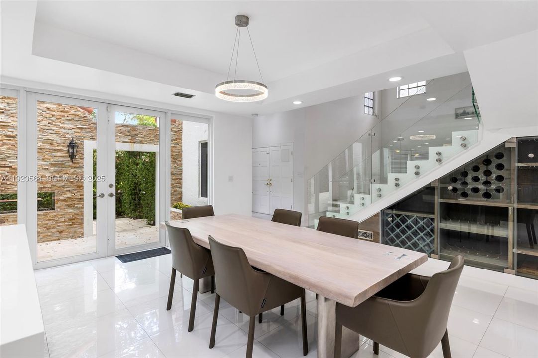 For Sale: $2,600,000 (4 beds, 3 baths, 2787 Square Feet)