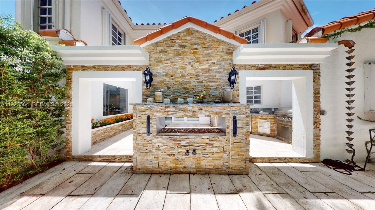 For Sale: $2,600,000 (4 beds, 3 baths, 2787 Square Feet)