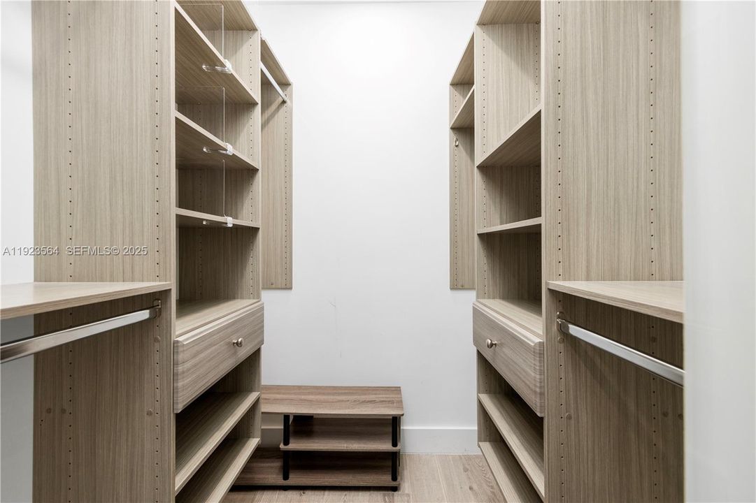 For Sale: $2,600,000 (4 beds, 3 baths, 2787 Square Feet)