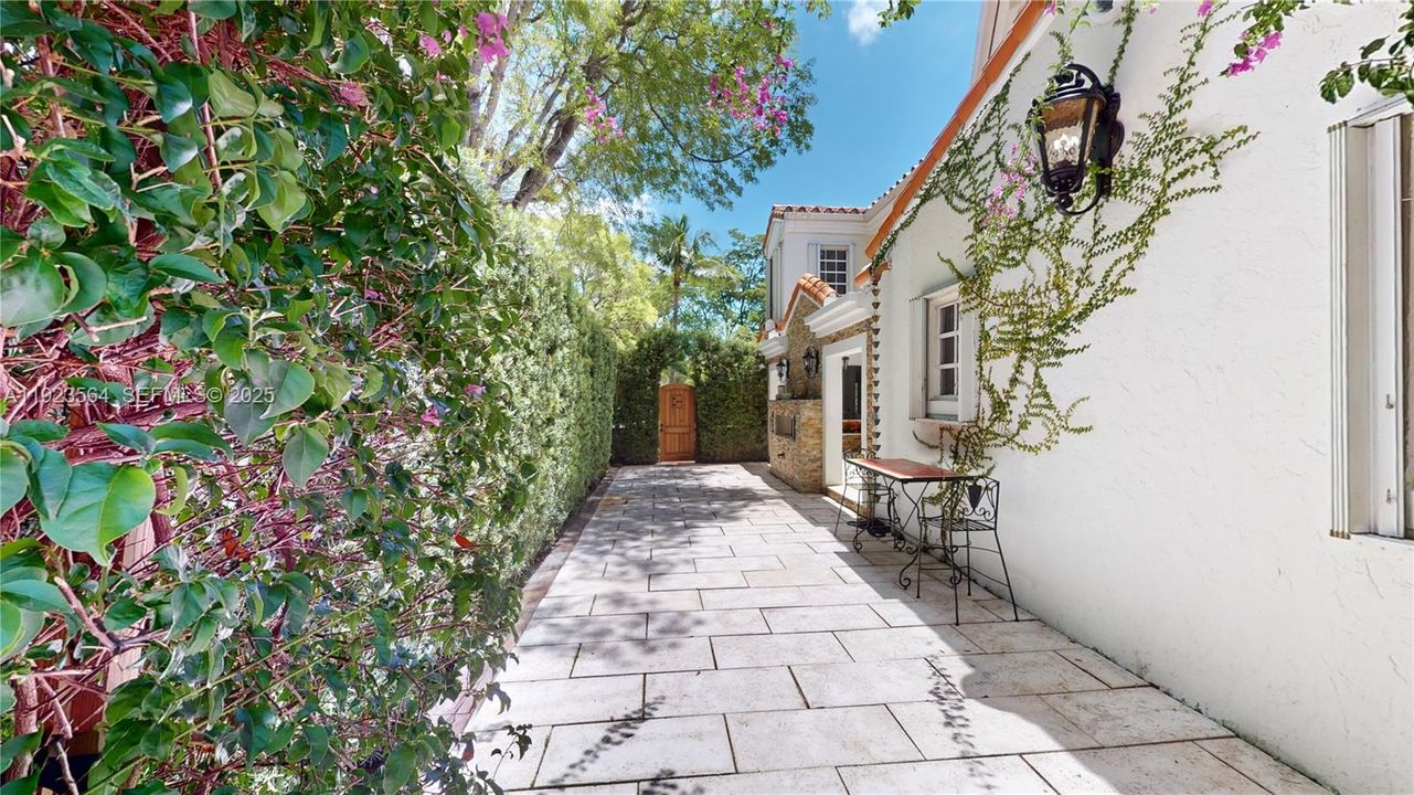 For Sale: $2,600,000 (4 beds, 3 baths, 2787 Square Feet)