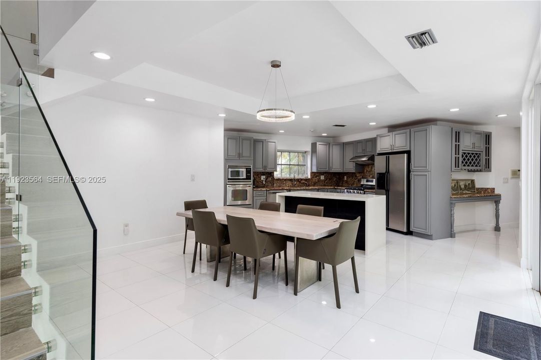 For Sale: $2,600,000 (4 beds, 3 baths, 2787 Square Feet)