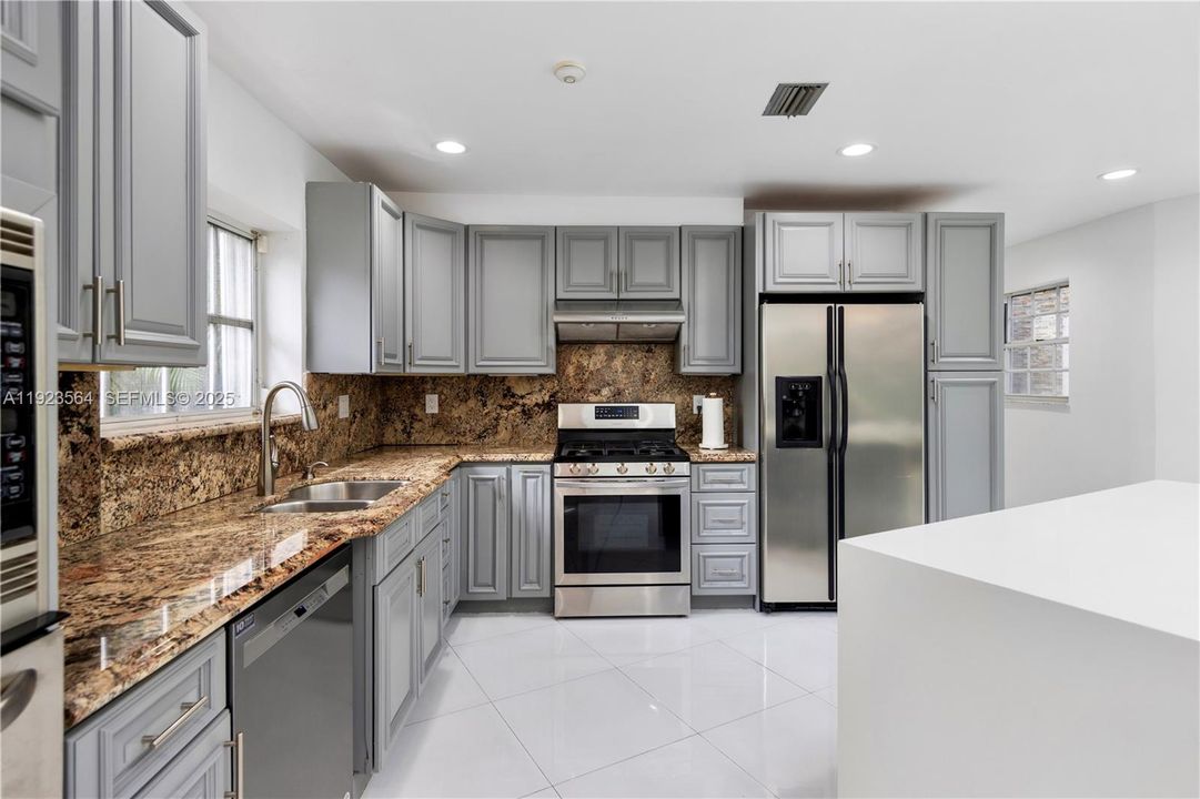 For Sale: $2,600,000 (4 beds, 3 baths, 2787 Square Feet)