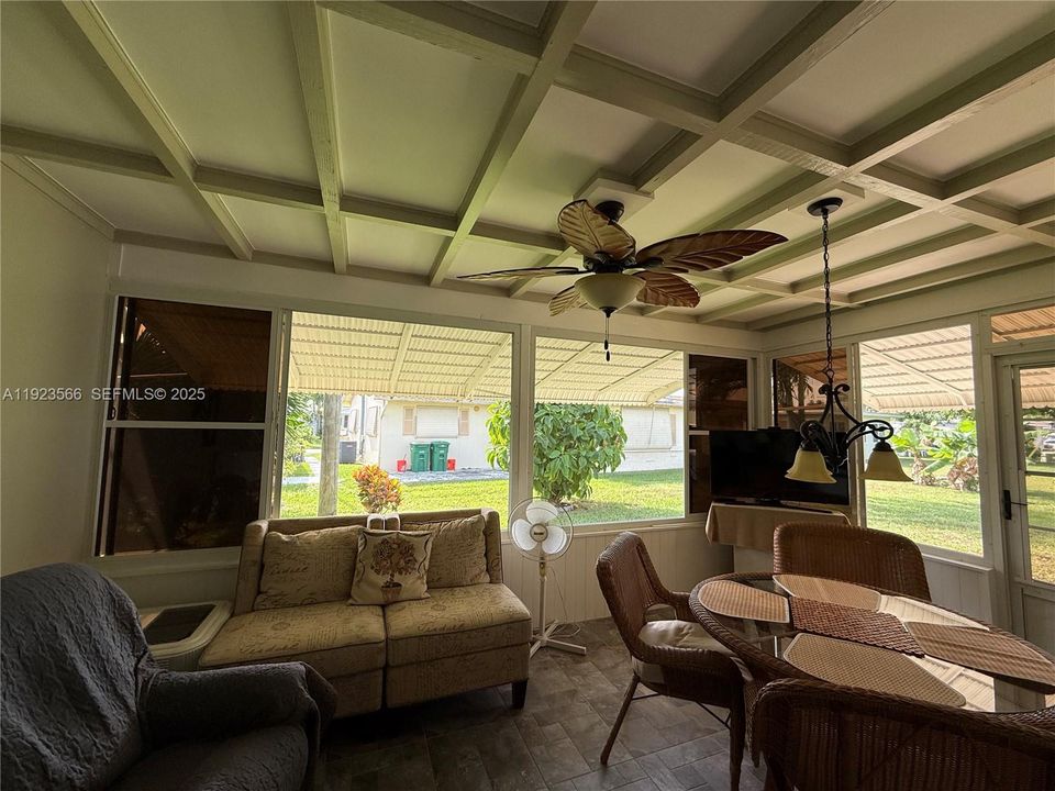 For Sale: $299,750 (2 beds, 1 baths, 806 Square Feet)