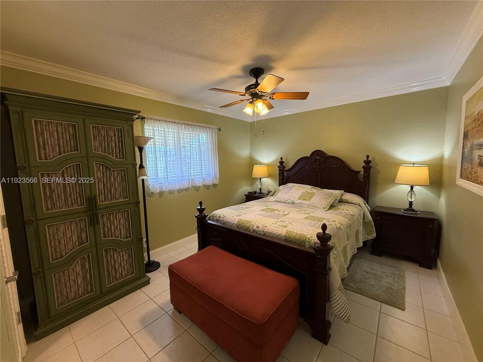 For Sale: $299,750 (2 beds, 1 baths, 806 Square Feet)