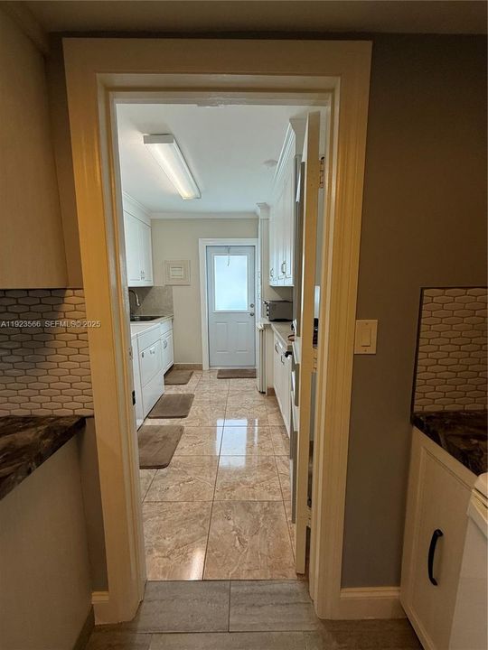 For Sale: $299,750 (2 beds, 1 baths, 806 Square Feet)