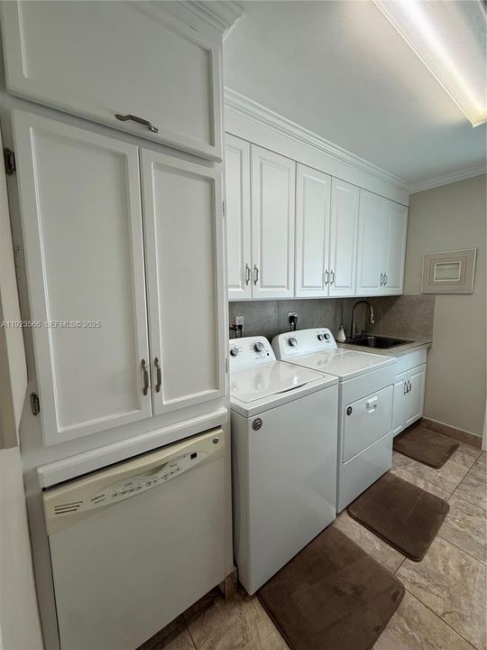 For Sale: $299,750 (2 beds, 1 baths, 806 Square Feet)