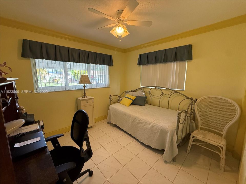 For Sale: $299,750 (2 beds, 1 baths, 806 Square Feet)