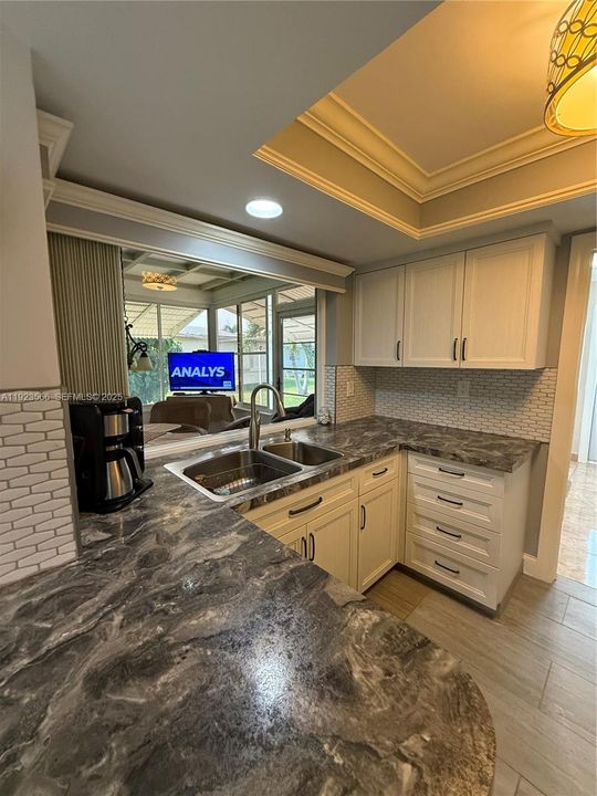 For Sale: $299,750 (2 beds, 1 baths, 806 Square Feet)