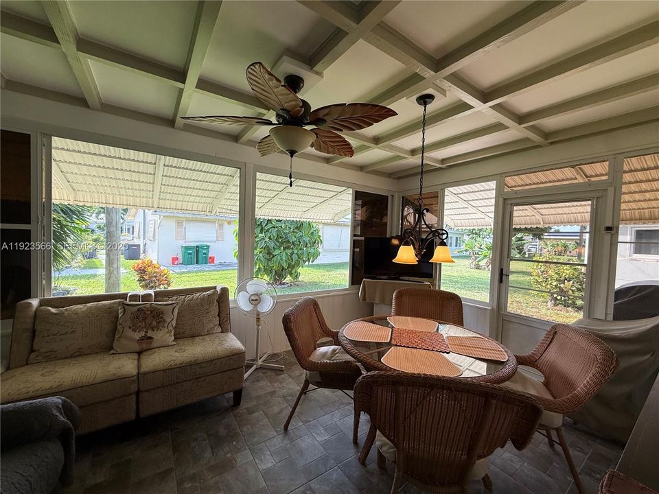 For Sale: $299,750 (2 beds, 1 baths, 806 Square Feet)