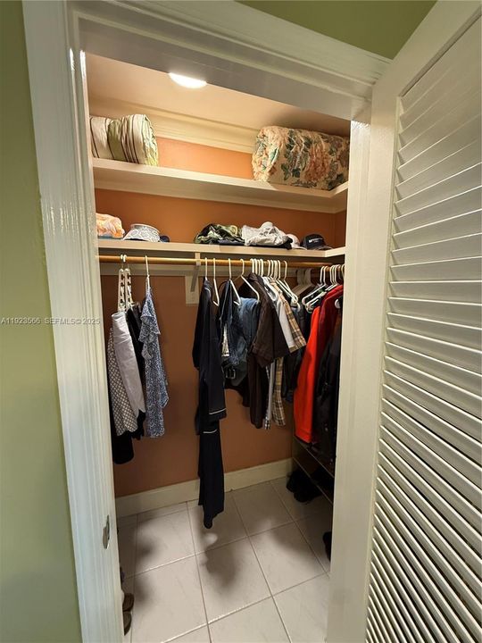 For Sale: $299,750 (2 beds, 1 baths, 806 Square Feet)