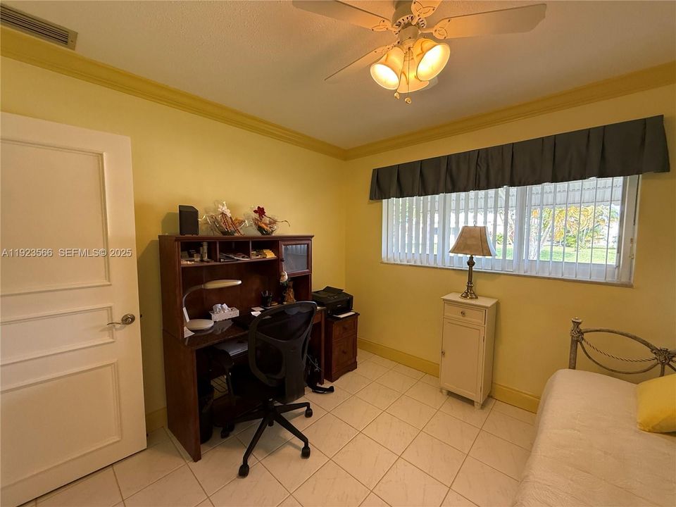 For Sale: $299,750 (2 beds, 1 baths, 806 Square Feet)