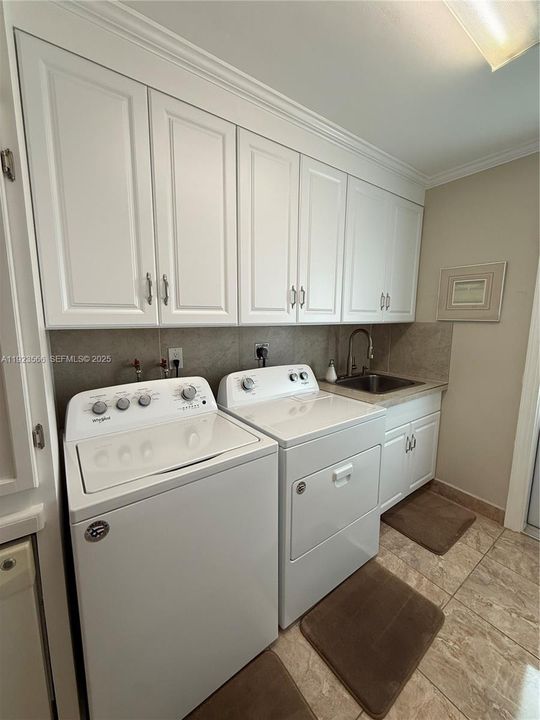 For Sale: $299,750 (2 beds, 1 baths, 806 Square Feet)