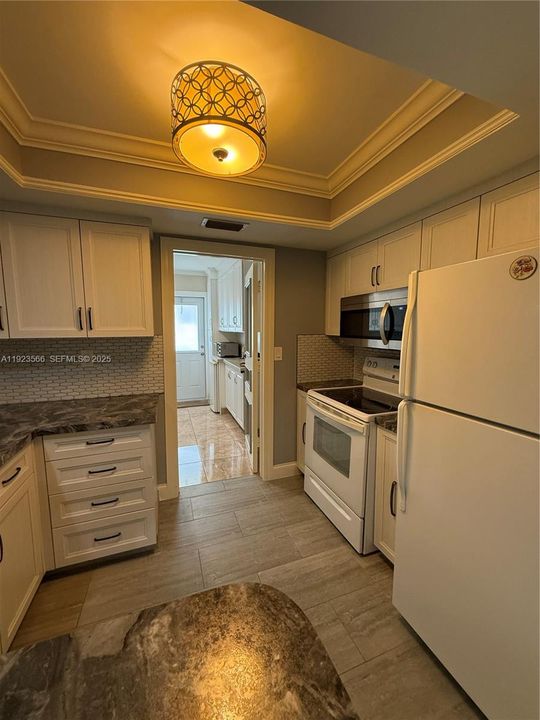 For Sale: $299,750 (2 beds, 1 baths, 806 Square Feet)