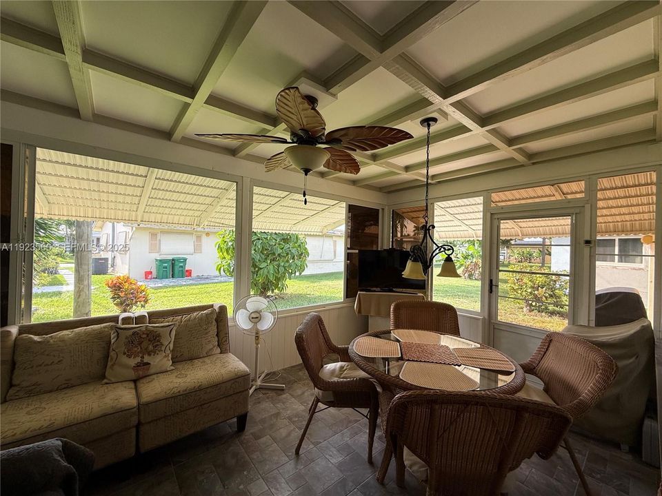 For Sale: $299,750 (2 beds, 1 baths, 806 Square Feet)