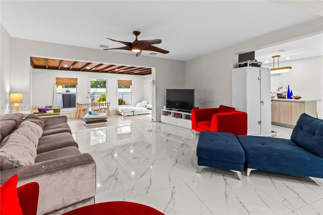 待售: $920,000 (4 贝兹, 3 浴室, 2172 平方英尺)