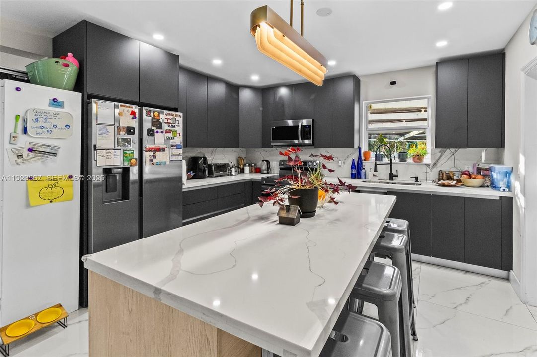 待售: $920,000 (4 贝兹, 3 浴室, 2172 平方英尺)