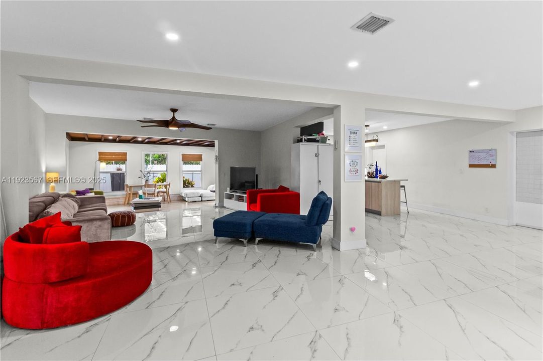 待售: $920,000 (4 贝兹, 3 浴室, 2172 平方英尺)