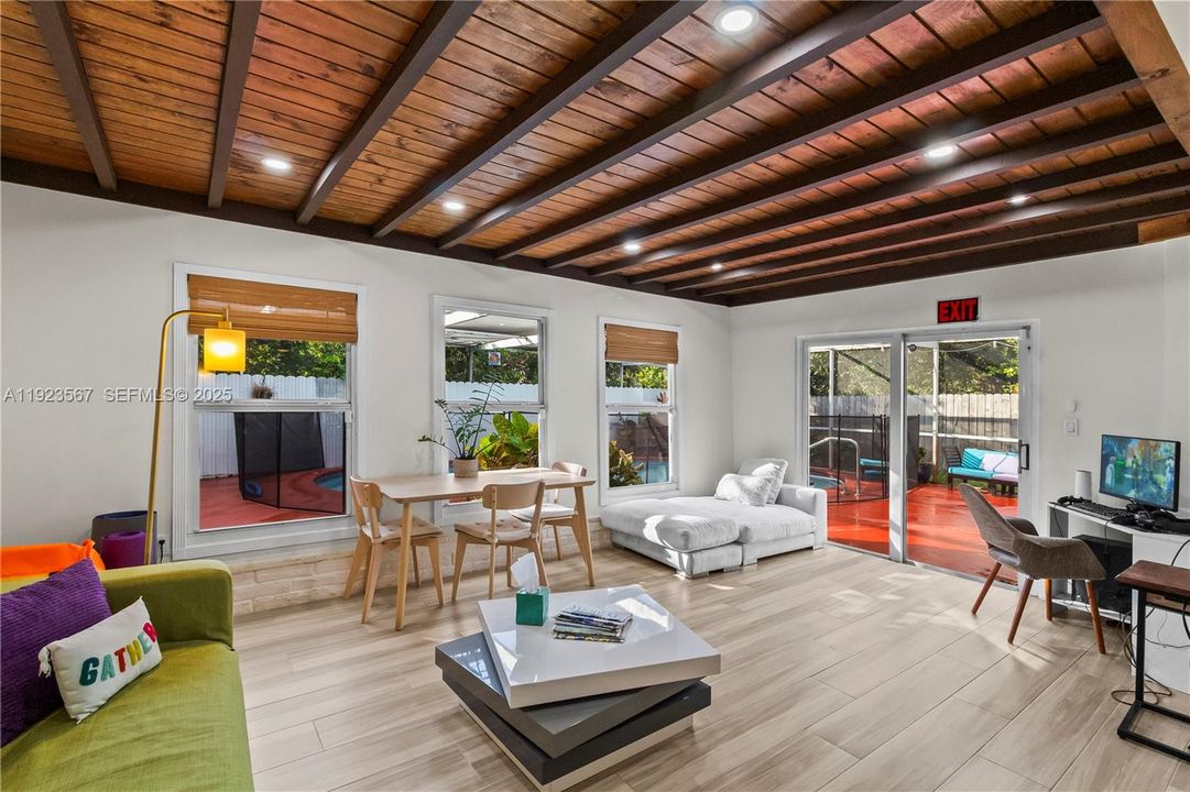 待售: $920,000 (4 贝兹, 3 浴室, 2172 平方英尺)