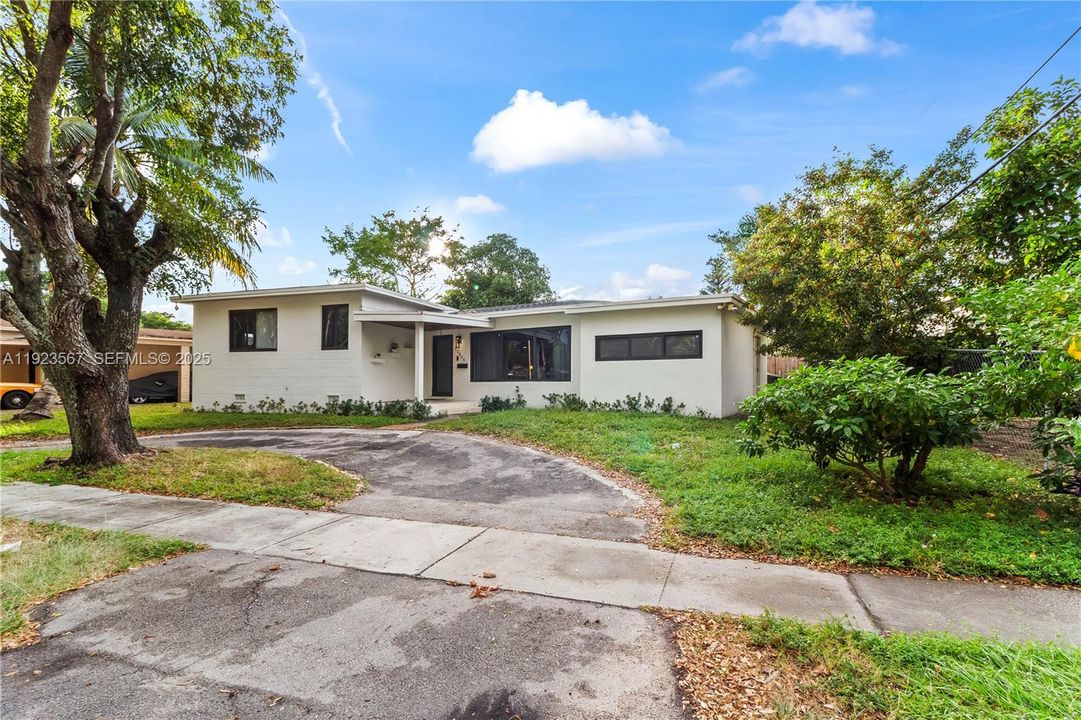 待售: $920,000 (4 贝兹, 3 浴室, 2172 平方英尺)