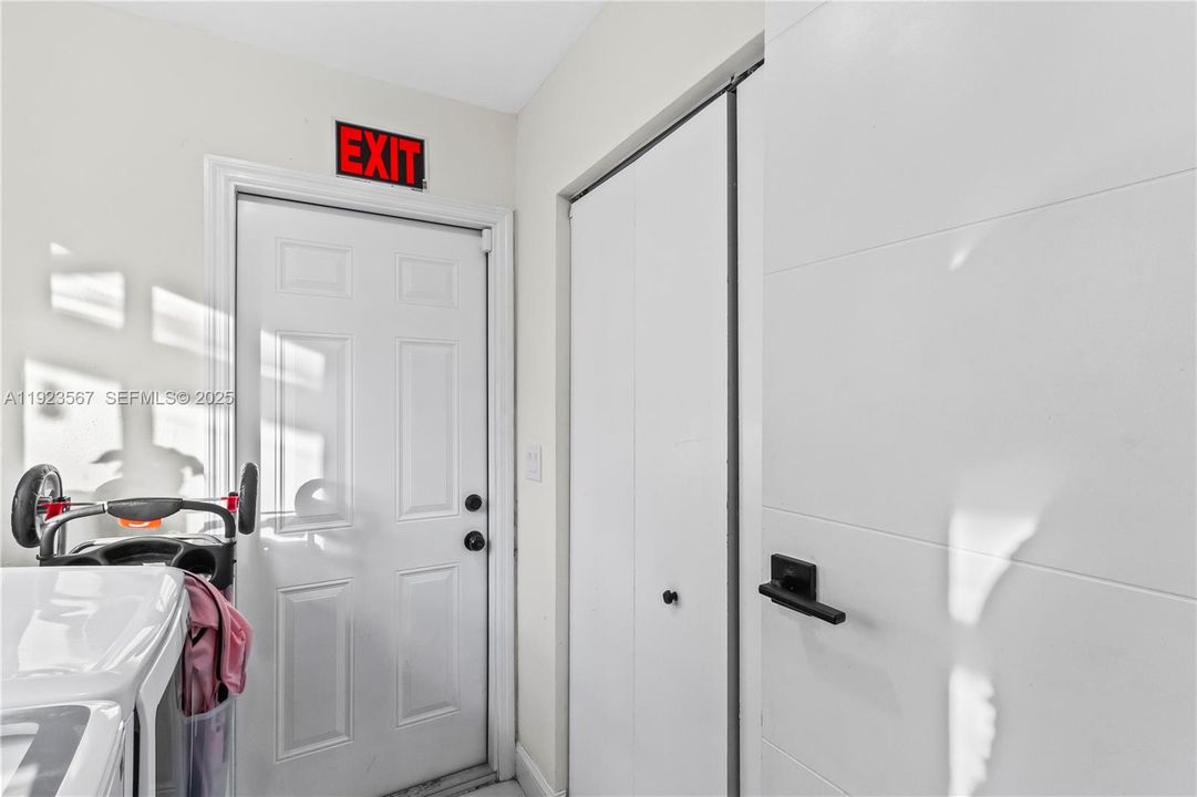 待售: $920,000 (4 贝兹, 3 浴室, 2172 平方英尺)