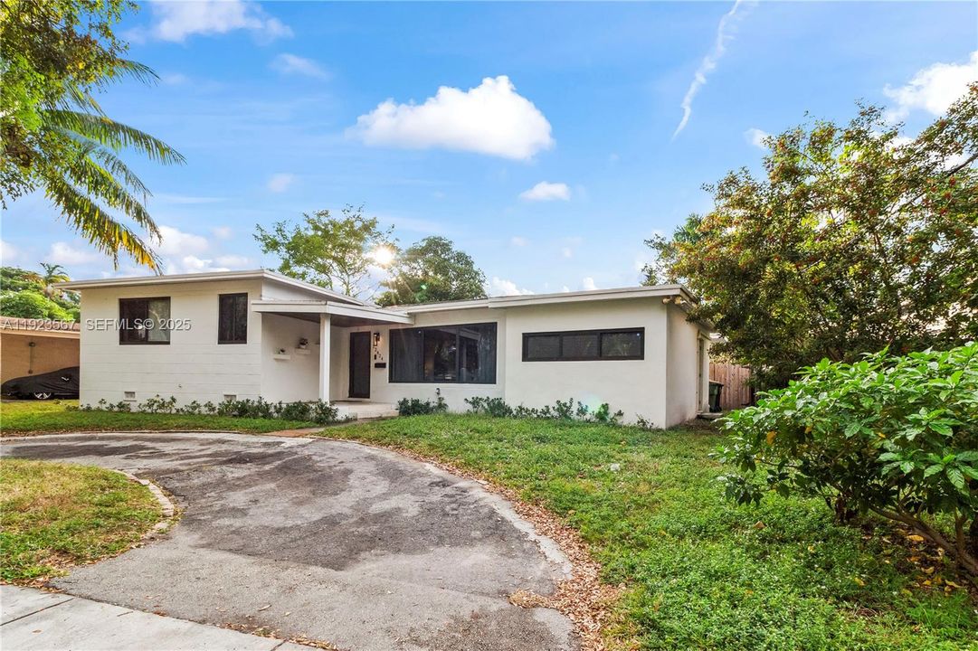 待售: $920,000 (4 贝兹, 3 浴室, 2172 平方英尺)