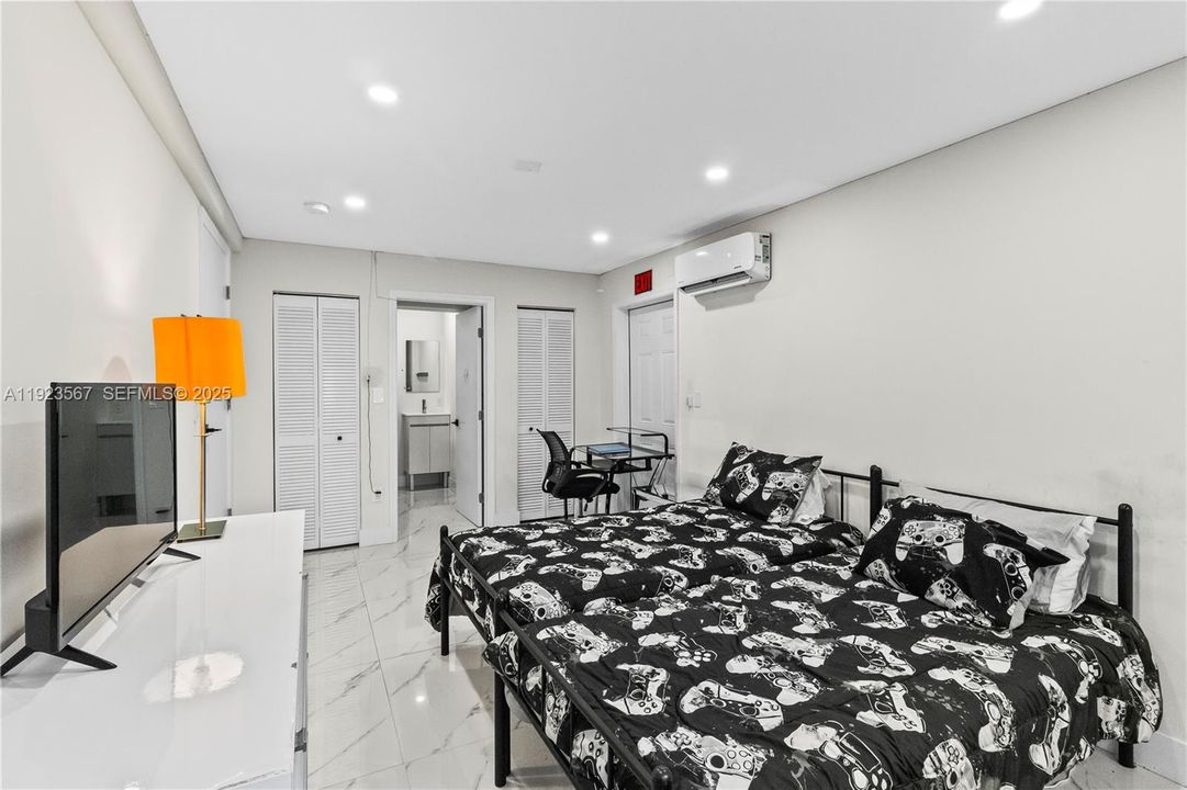 待售: $920,000 (4 贝兹, 3 浴室, 2172 平方英尺)