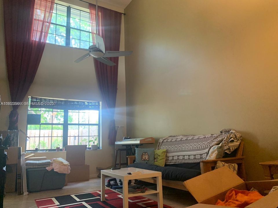 For Rent: $2,950 (3 beds, 2 baths, 1408 Square Feet)