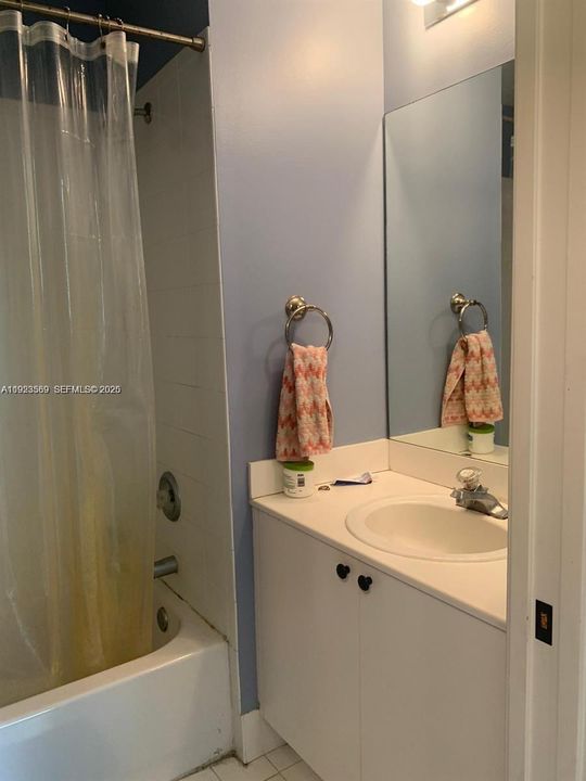 For Rent: $2,950 (3 beds, 2 baths, 1408 Square Feet)