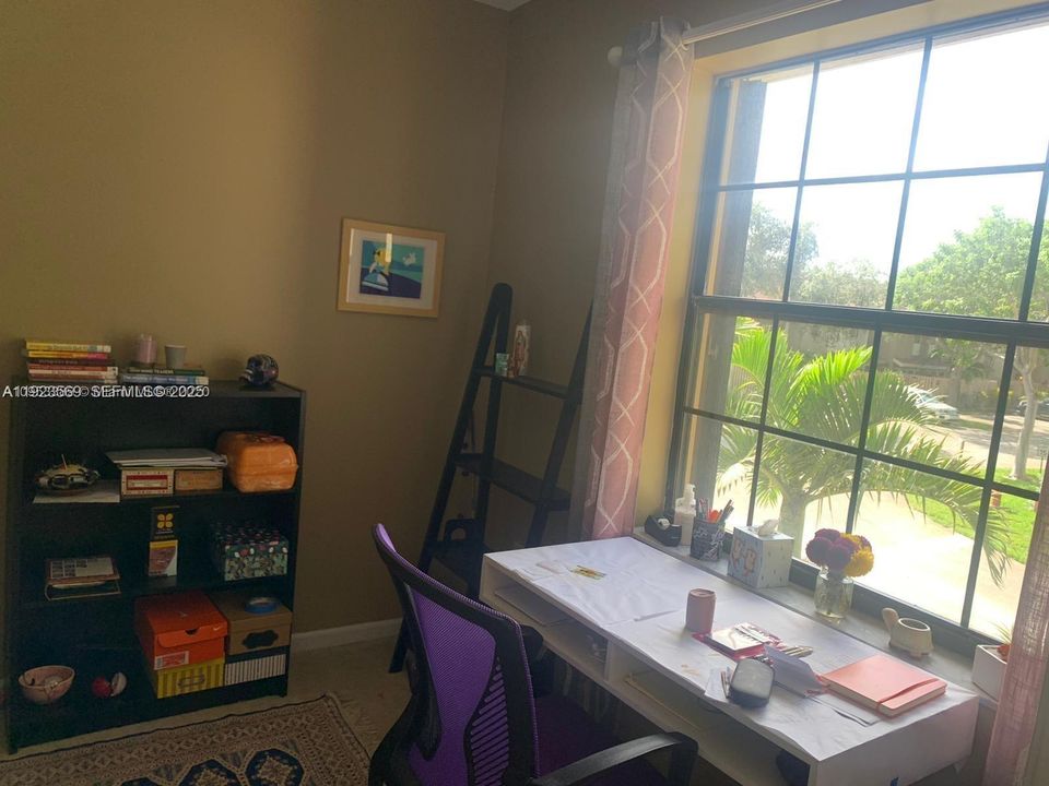 For Rent: $2,950 (3 beds, 2 baths, 1408 Square Feet)