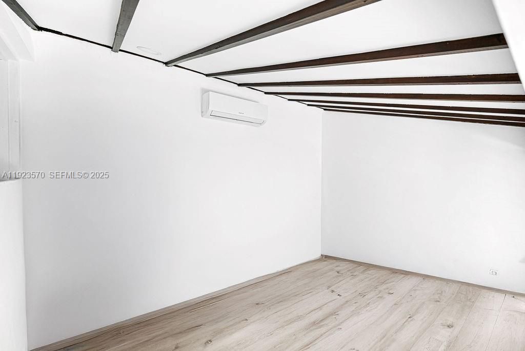 出租: $5,999 (3 贝兹, 2 浴室, 1418 平方英尺)