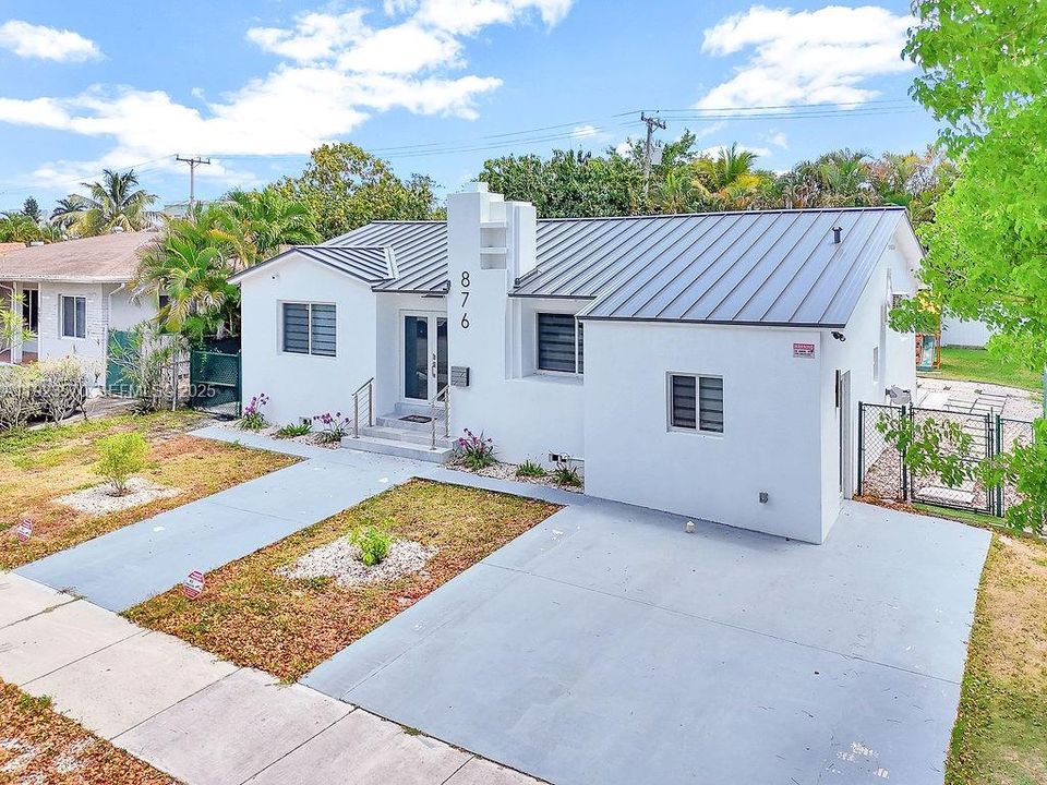 出租: $5,999 (3 贝兹, 2 浴室, 1418 平方英尺)