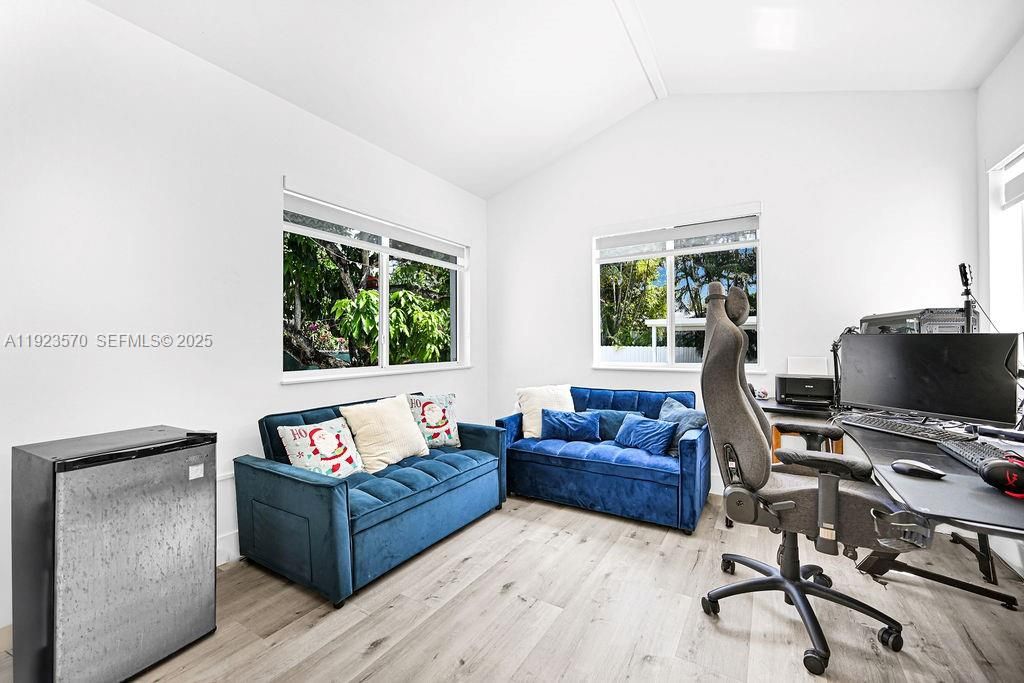 出租: $5,999 (3 贝兹, 2 浴室, 1418 平方英尺)