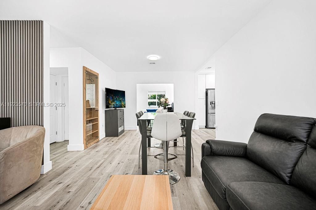 出租: $5,999 (3 贝兹, 2 浴室, 1418 平方英尺)