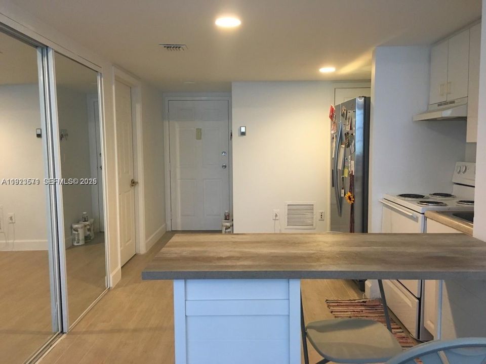 На продажу: $296,000 (0 спален, 1 ванн, 659 Квадратных фут)