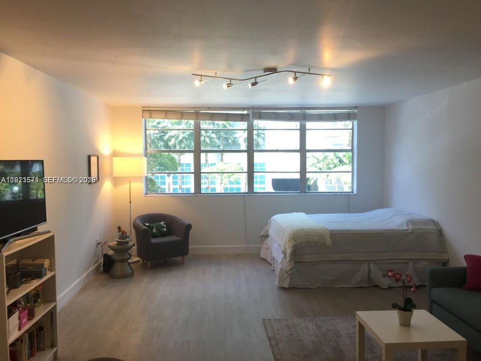 На продажу: $296,000 (0 спален, 1 ванн, 659 Квадратных фут)