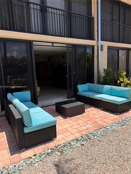 For Rent: $3,600 (2 beds, 1 baths, 1056 Square Feet)