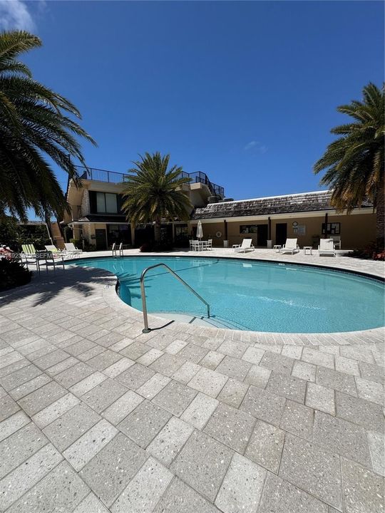 For Rent: $3,600 (2 beds, 1 baths, 1056 Square Feet)