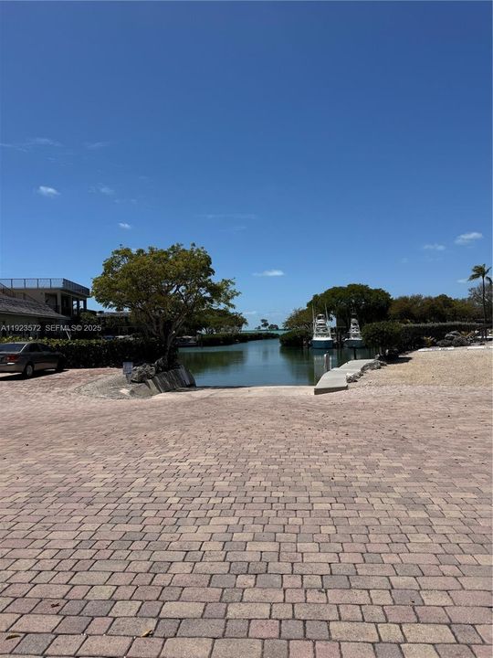 For Rent: $3,600 (2 beds, 1 baths, 1056 Square Feet)