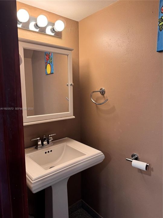 For Rent: $3,600 (2 beds, 1 baths, 1056 Square Feet)