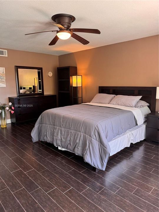 For Rent: $3,600 (2 beds, 1 baths, 1056 Square Feet)