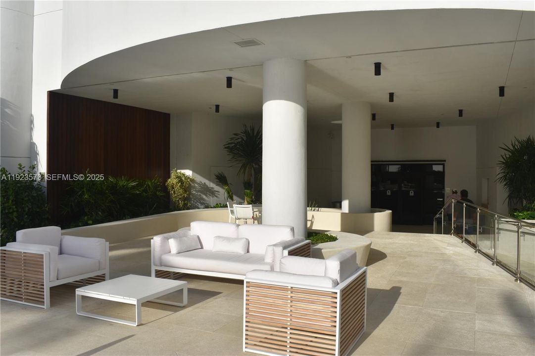 For Rent: $6,000 (1 beds, 2 baths, 1151 Square Feet)