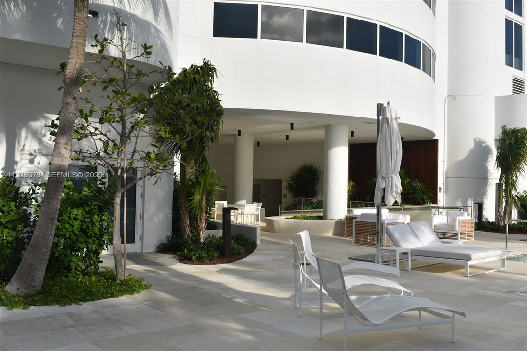 For Rent: $6,000 (1 beds, 2 baths, 1151 Square Feet)