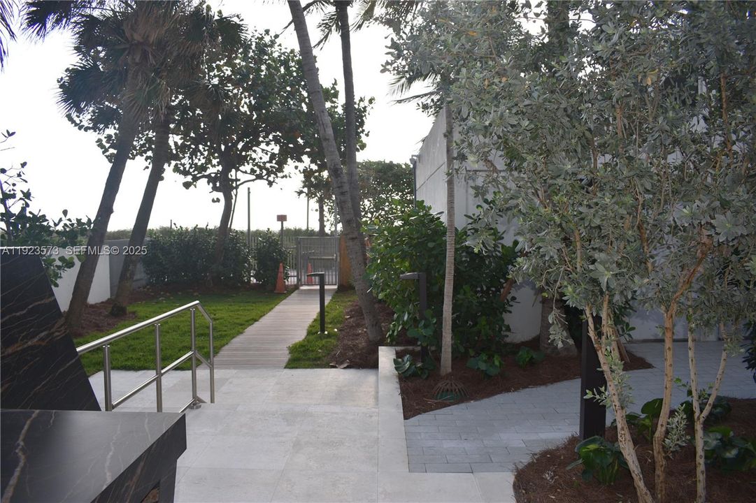 For Rent: $6,000 (1 beds, 2 baths, 1151 Square Feet)