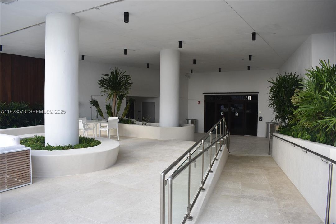 For Rent: $6,000 (1 beds, 2 baths, 1151 Square Feet)