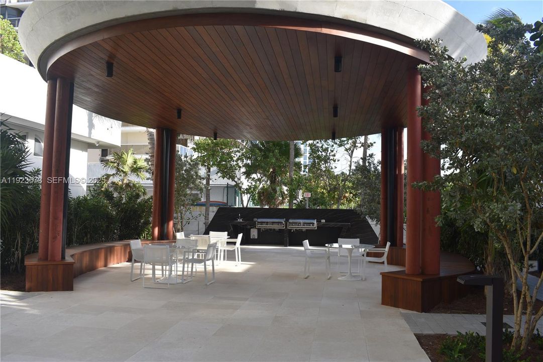 For Rent: $6,000 (1 beds, 2 baths, 1151 Square Feet)