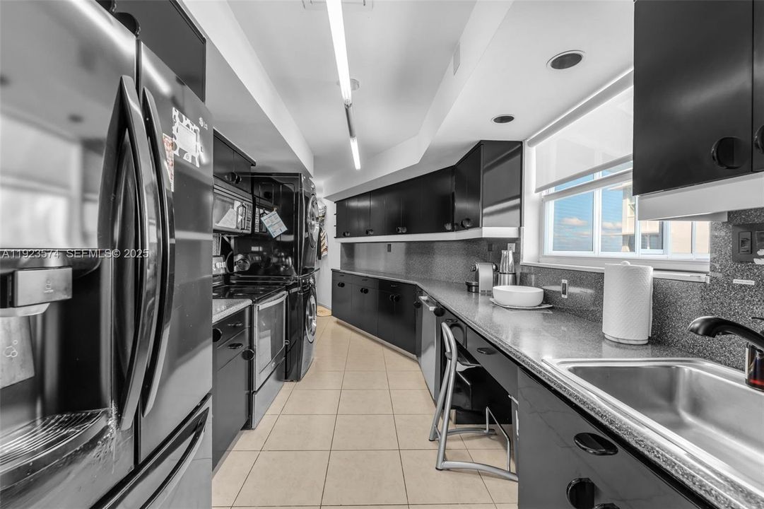 For Rent: $6,500 (2 beds, 2 baths, 1760 Square Feet)