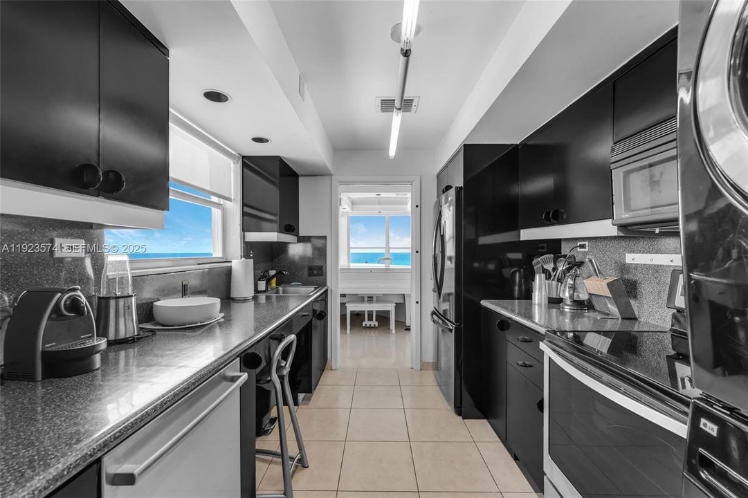 For Rent: $6,500 (2 beds, 2 baths, 1760 Square Feet)