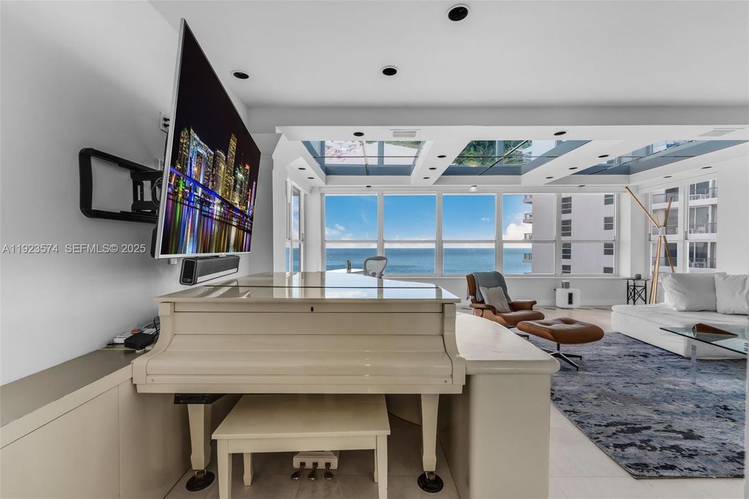 For Rent: $6,500 (2 beds, 2 baths, 1760 Square Feet)