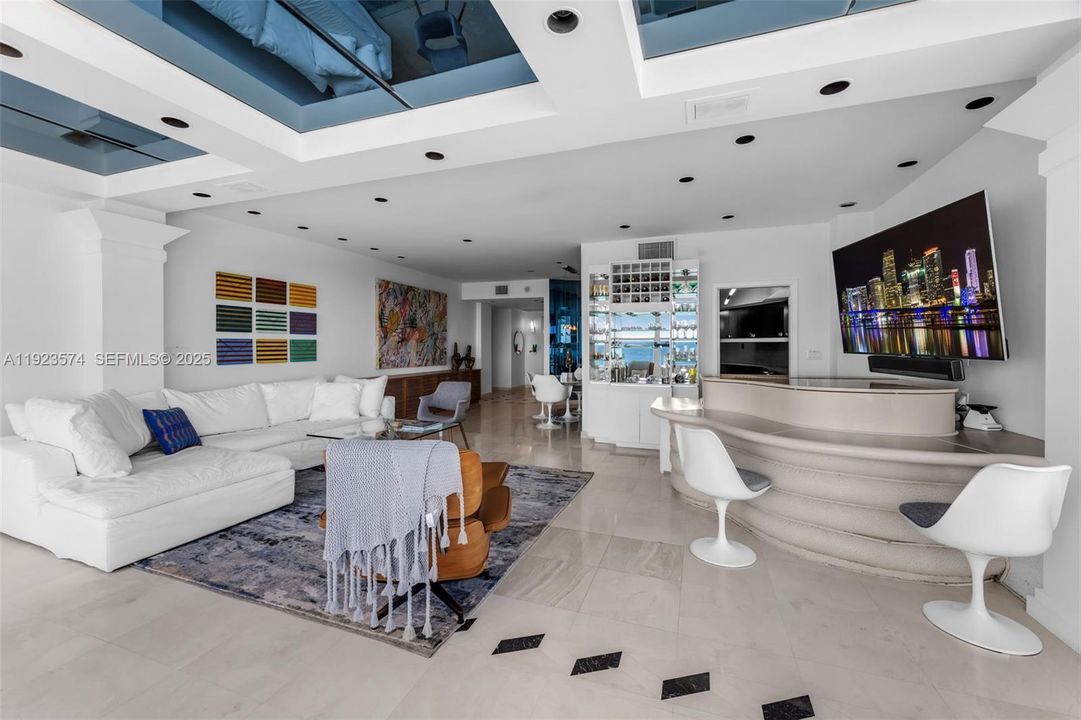 For Rent: $6,500 (2 beds, 2 baths, 1760 Square Feet)