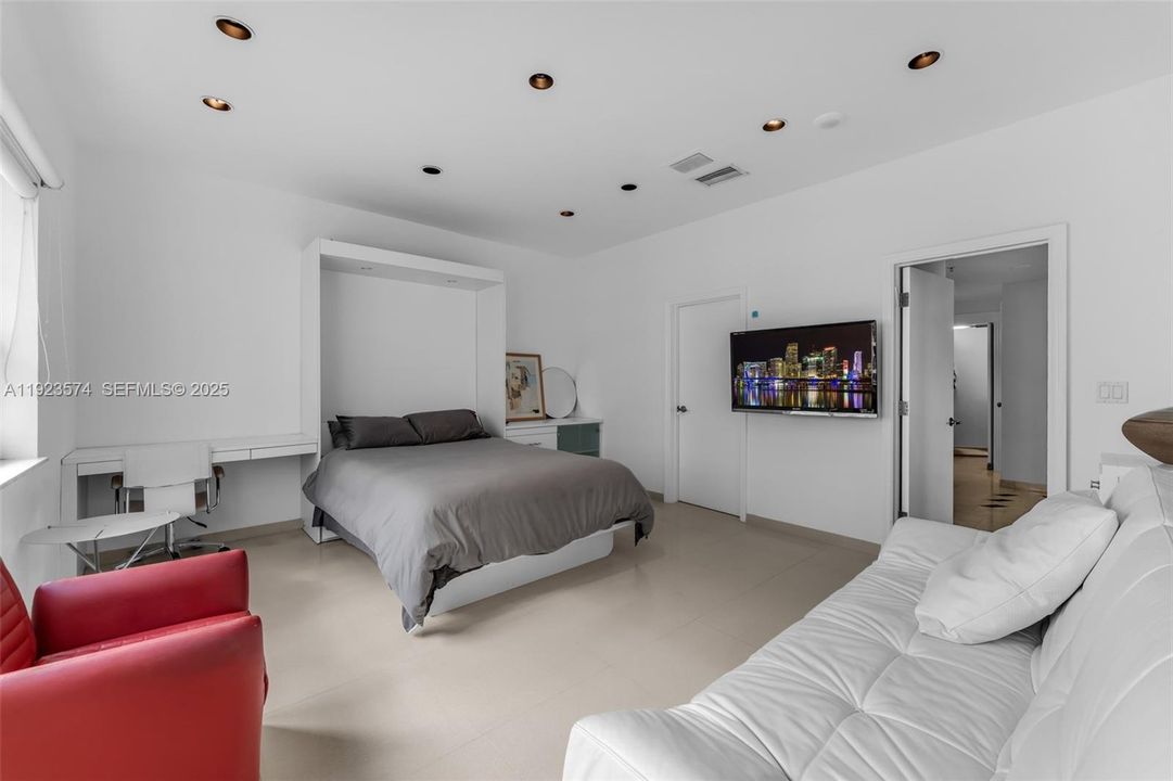 For Rent: $6,500 (2 beds, 2 baths, 1760 Square Feet)